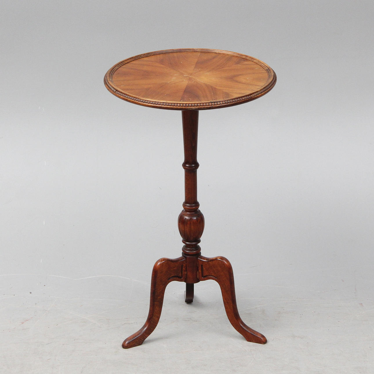 A round table, 20th century.