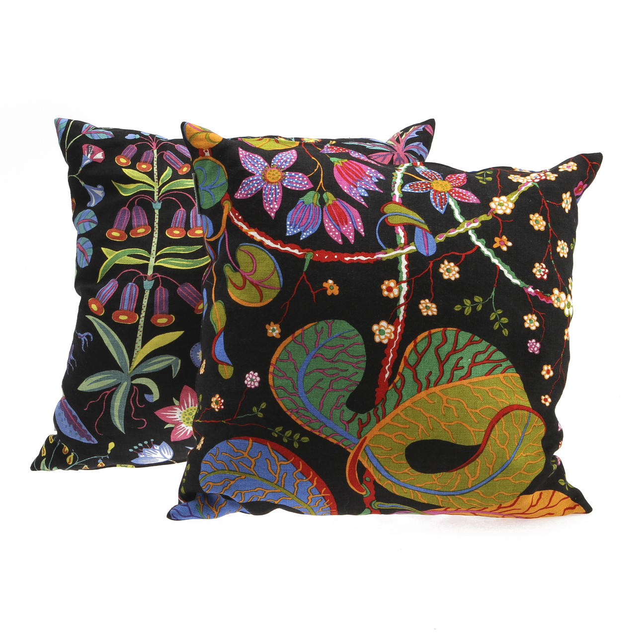 KUDDAR, 2 st, textil "Teheran" samt "Under Ekvatorn" Firma Svenskt Tenn.