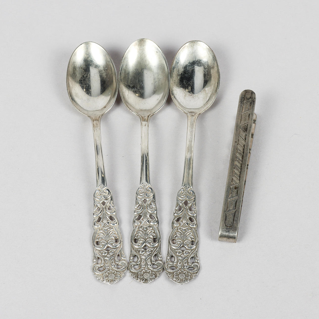 COFFEE SPOONS and tie pin, silver.