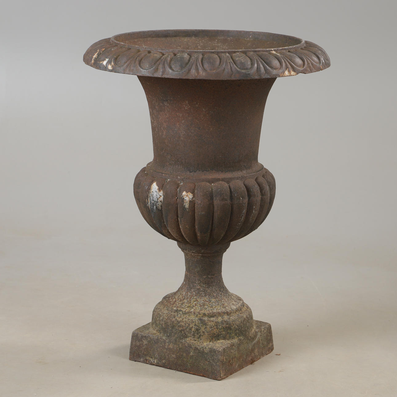 TRÄDGÅRDSURNA, gjutjärn, 1900-tal.