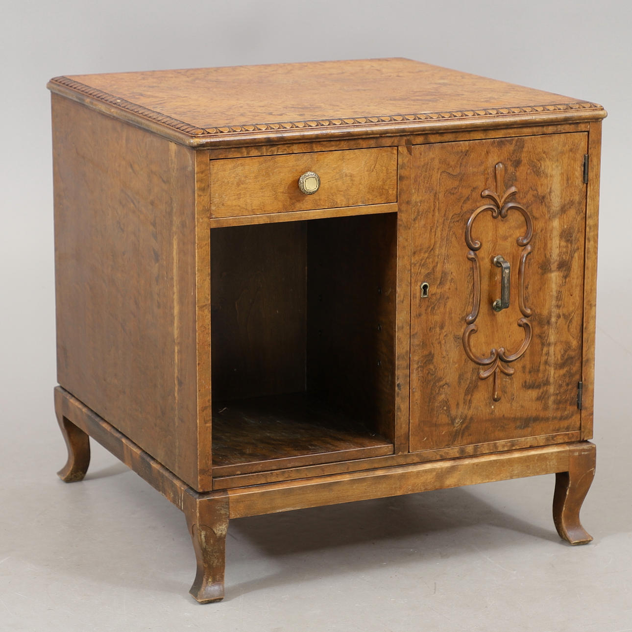 RÖKBORD, trä, 1900-talets första hälft.