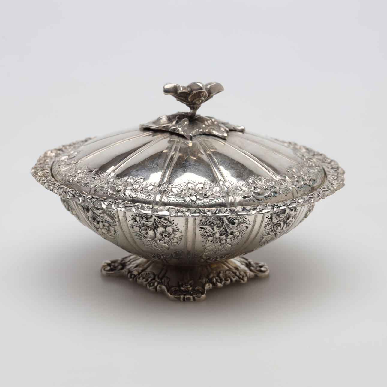 LID BOWL, silver, weight approx. 185 grams.