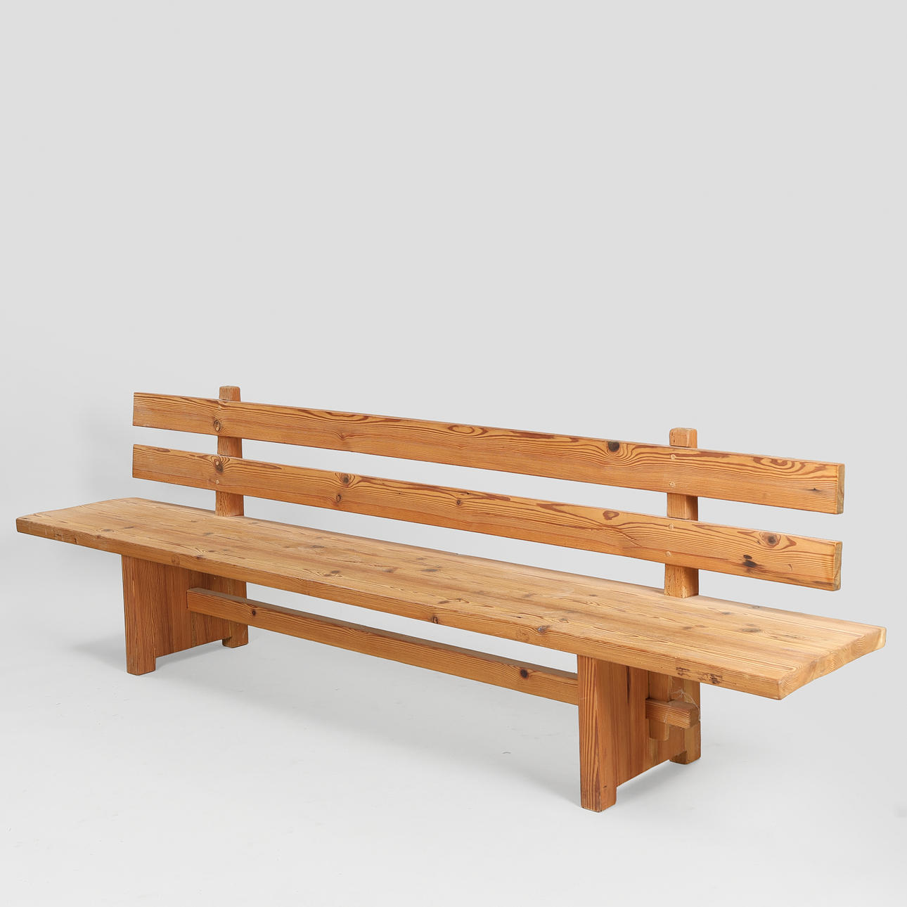 JENS LYNGSØE. Bench made of solid pine, Denmark, 1980s.