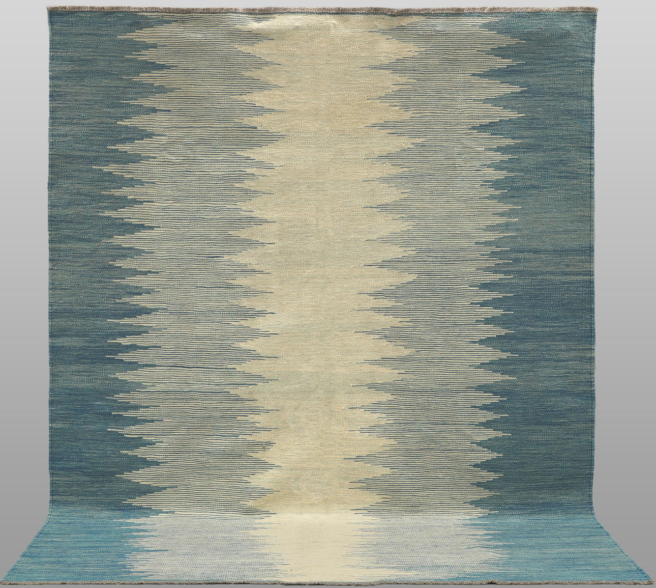 CARPET, “Kelim”, 235 x 167 cm.