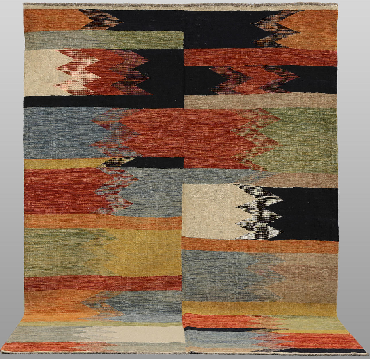 CARPET, “Kelim”, 249 x 176 cm.