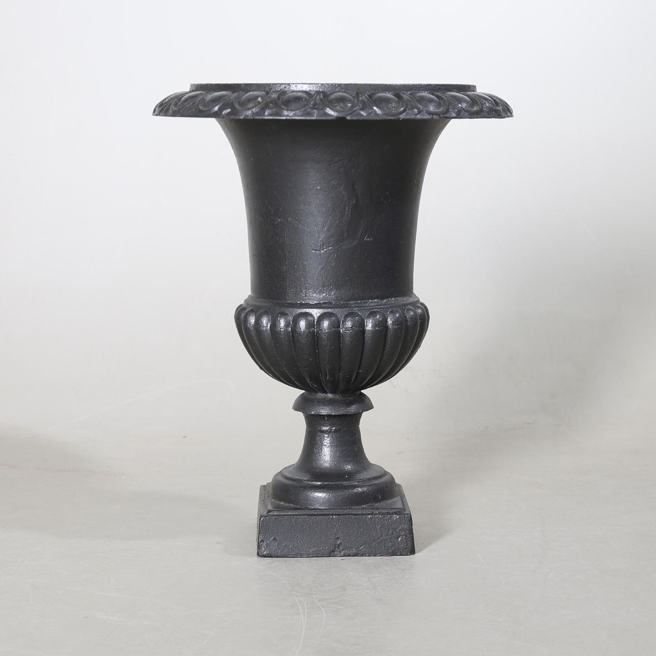 TRÄDGÅRDSURNA, gjutjärn, 1900-tal.