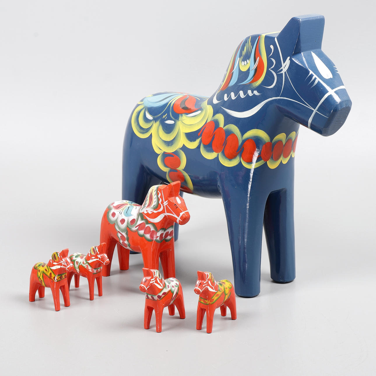 DALAHÄSTAR, 6 st, allmogestil, 1900-tal.