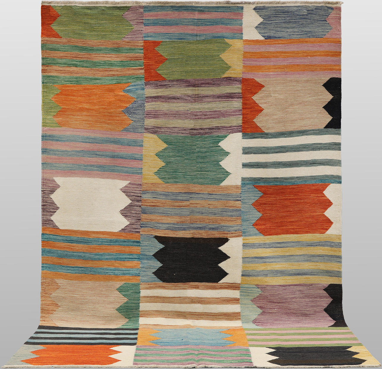CARPET, “Kelim”, 248 x 167 cm.