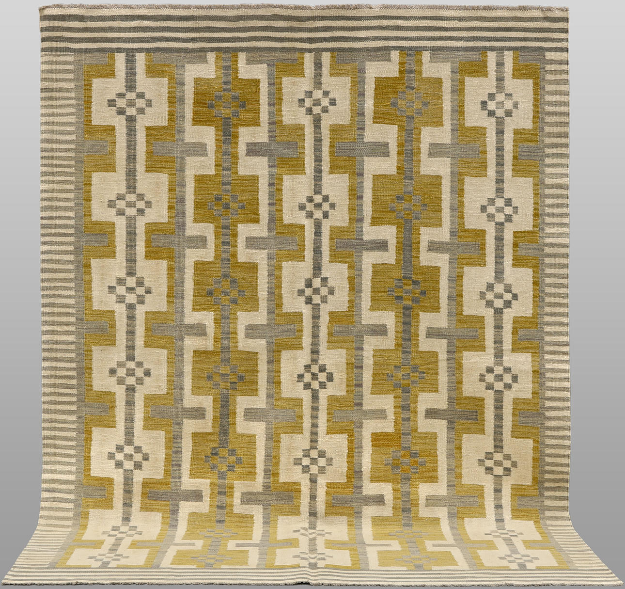 CARPET, “Kelim”, 247 x 179 cm.