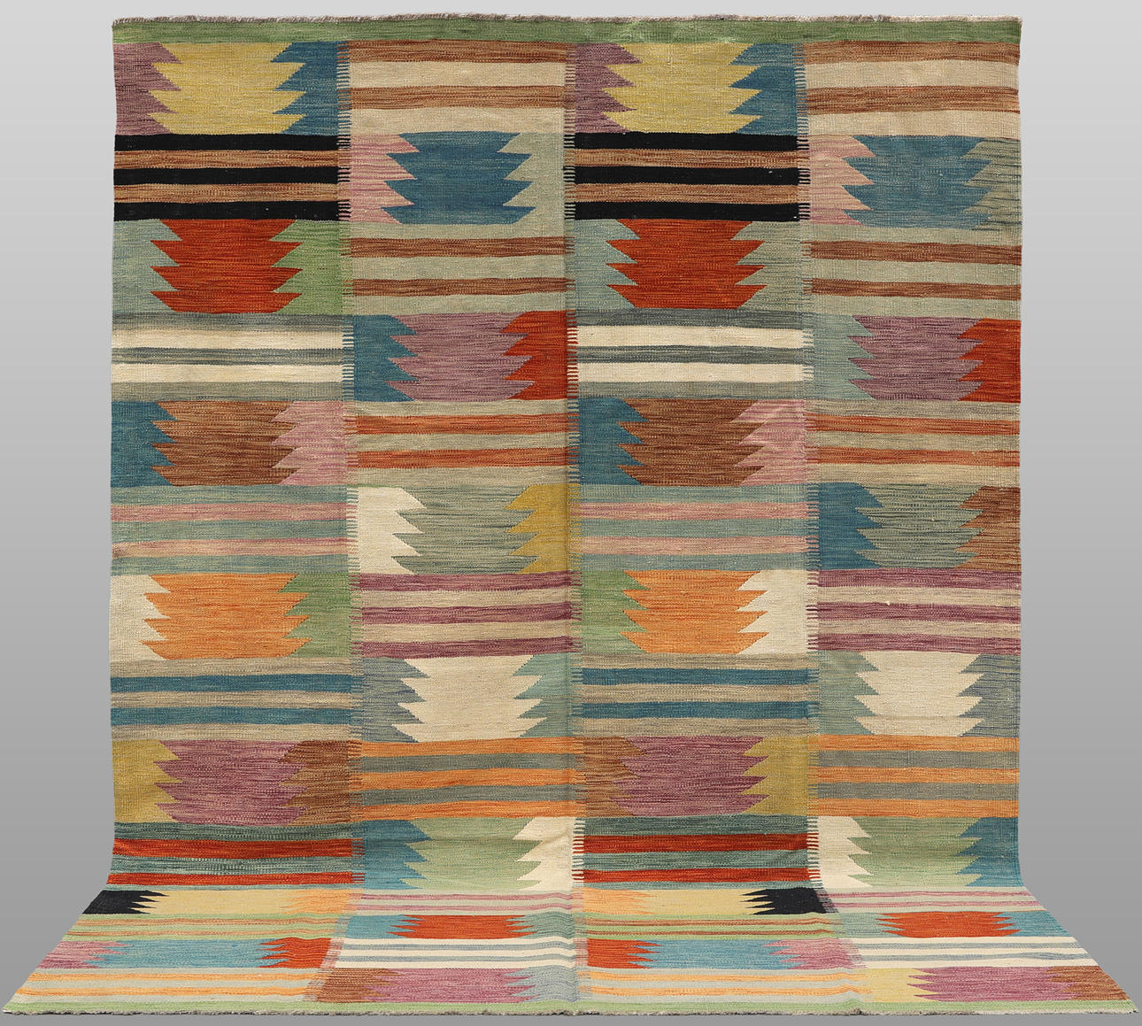 CARPET, “Kelim”, 296 x 208 cm.