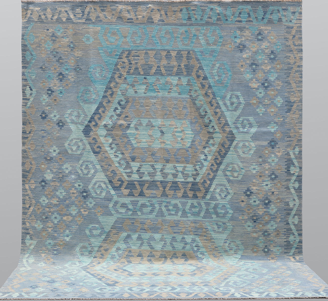 CARPET, “Kelim”, 294 x 204 cm.