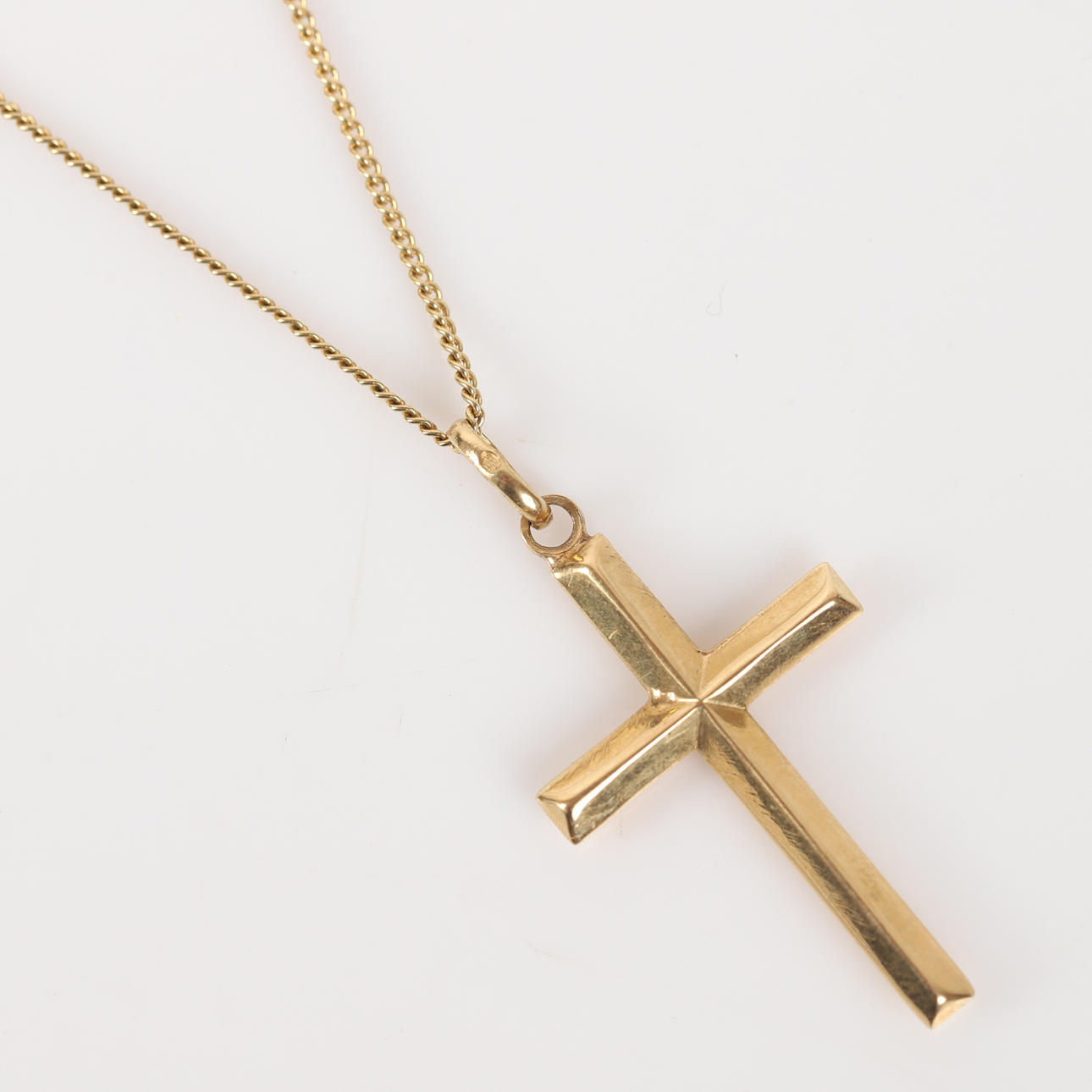 PENDANT WITH CHAIN, 18 K gold.