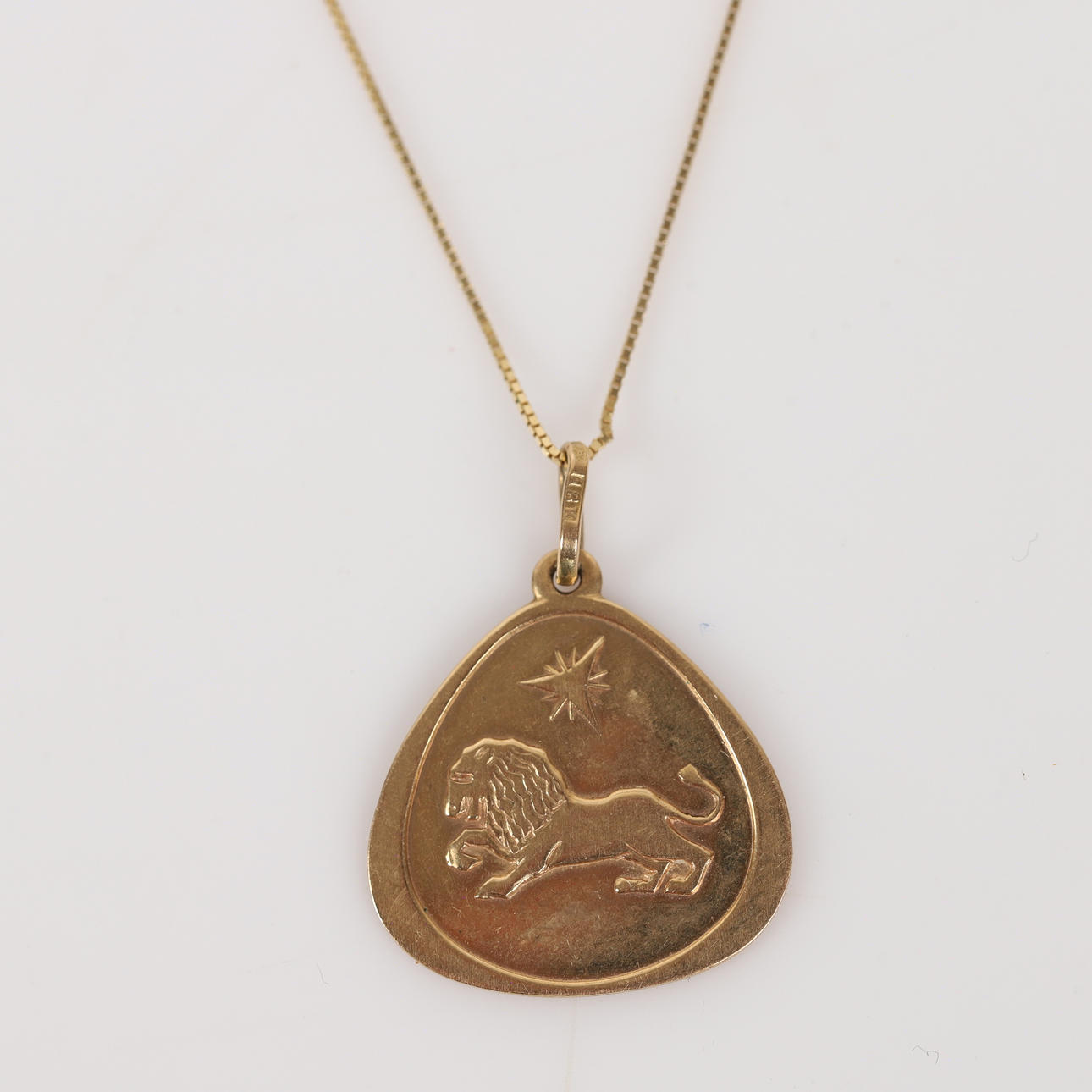 PENDANT WITH CHAIN, 18 K gold.