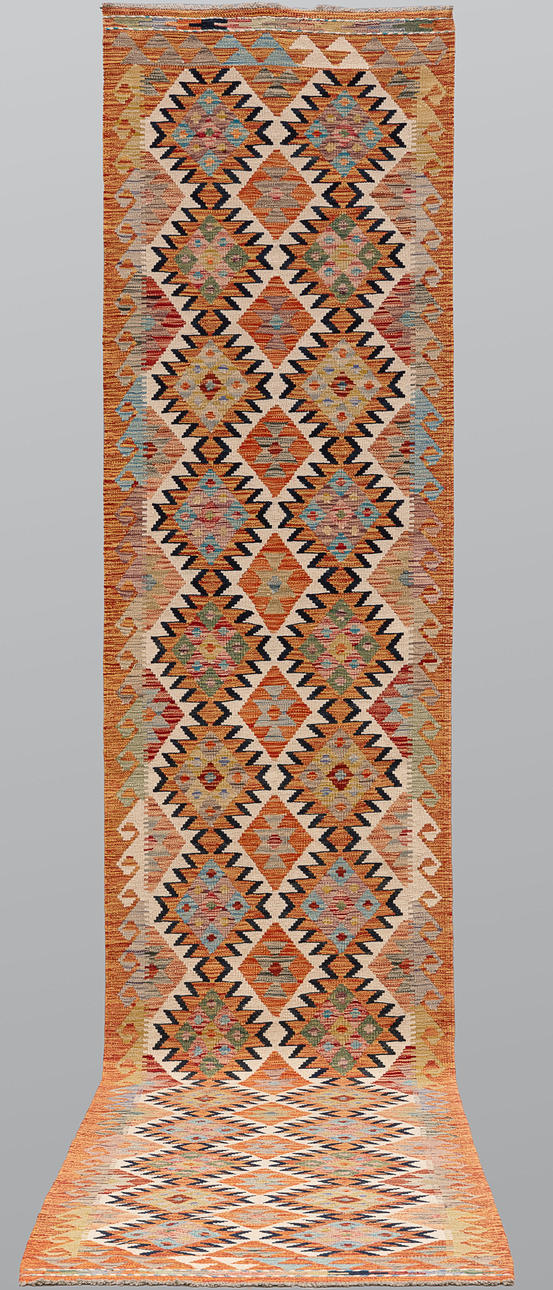 CARPET, “Kelim”, gallery, 401 x 82 cm.