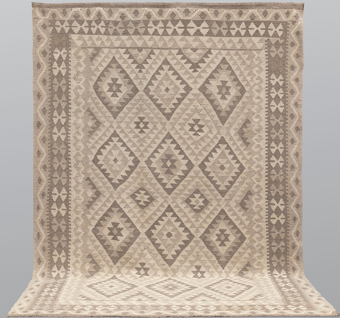 CARPET, “Kelim”, 279 x 201 cm.