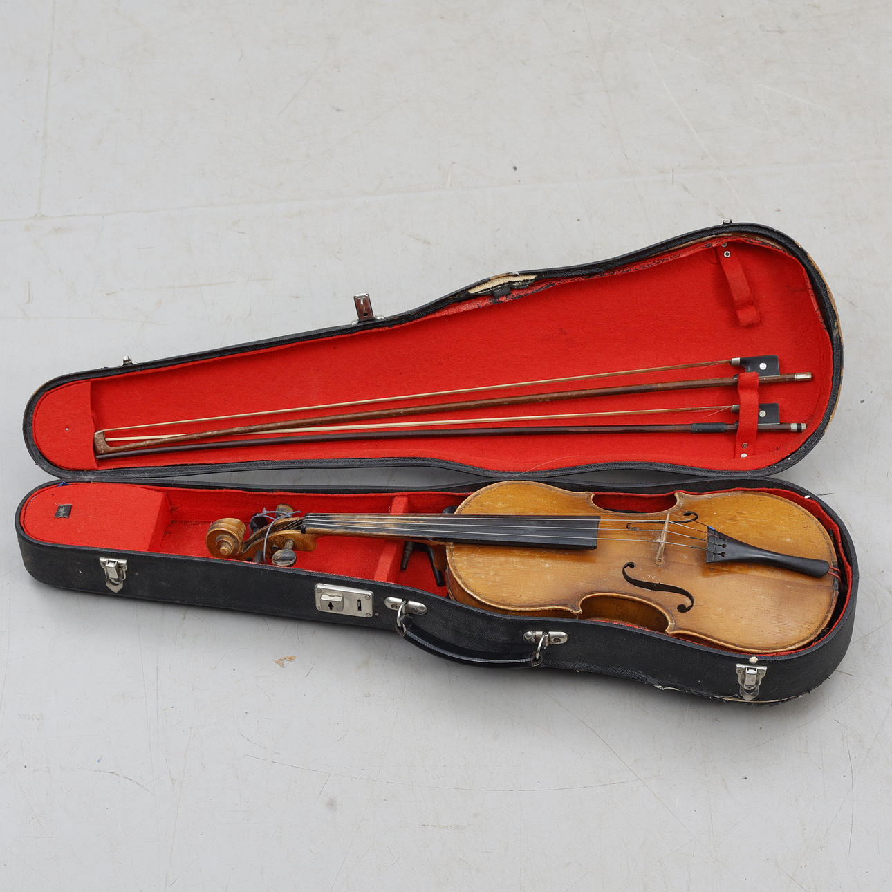 VIOLIN and bag/string.