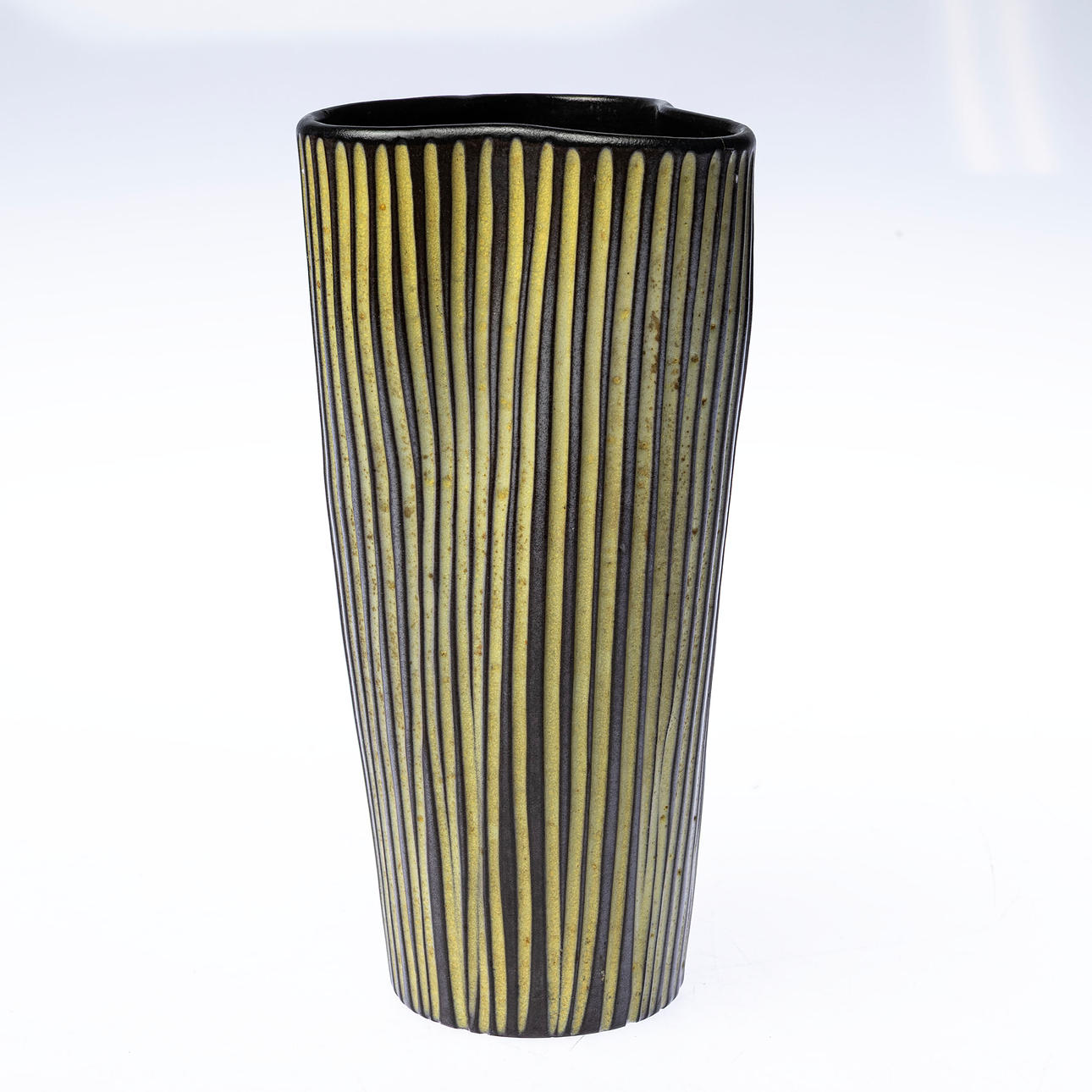 INGRID ATTERBERG. Vas, "Tricorn" Upsala Ekeby, 1950 - tal.