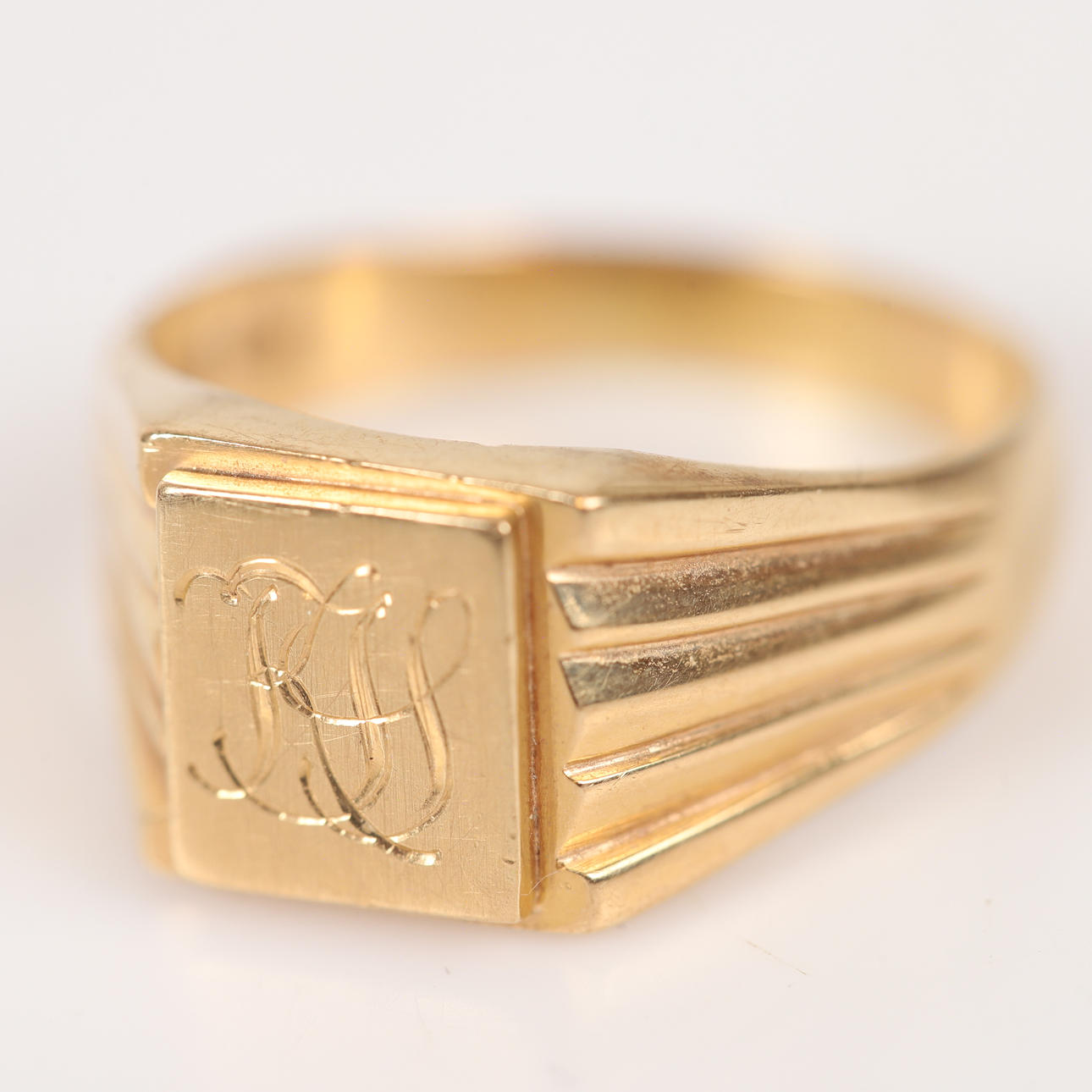 SIGNET RING, 18 K gold.