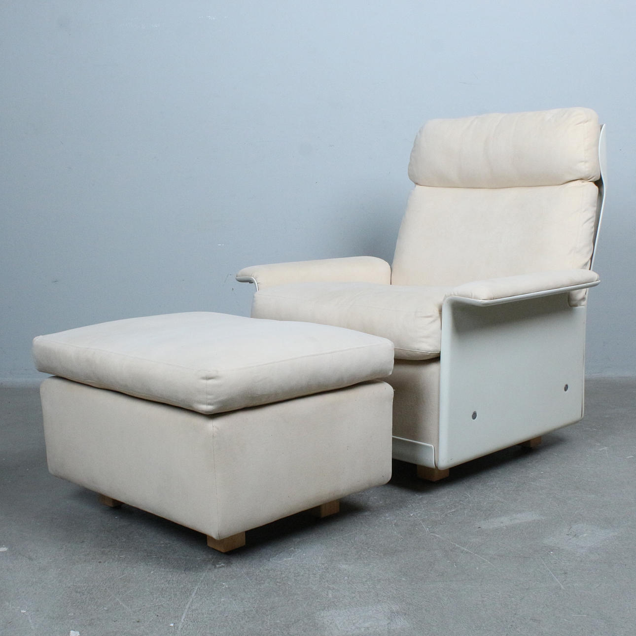 DIETER RAMS. Vitso. High-back armchair with stool 'RZ 62' from the ...