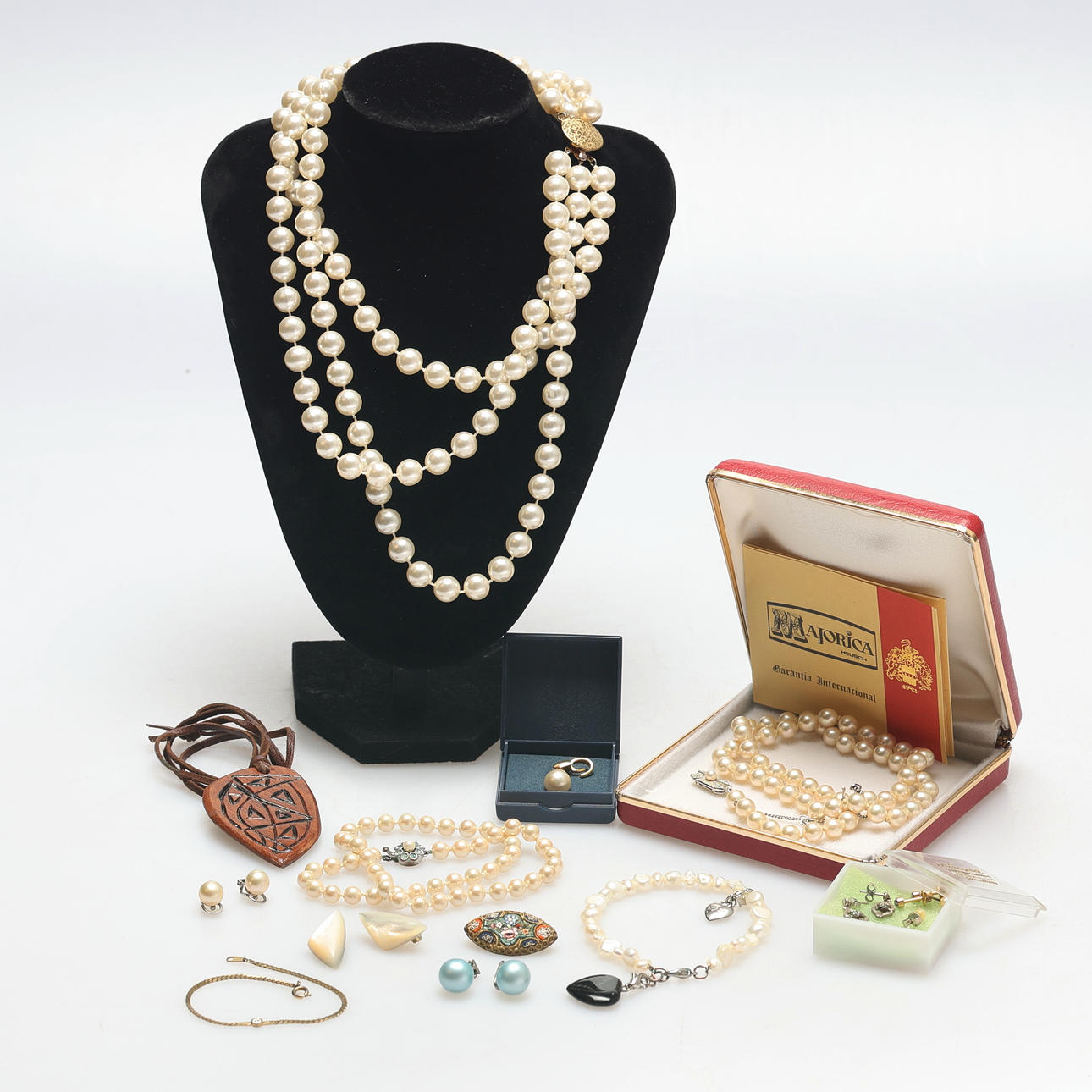 BIJOUTERIE. Mixed Bijou Terriers.