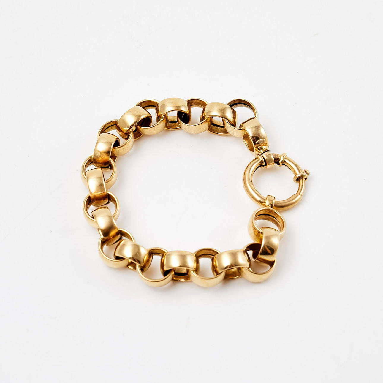 BRACELET, 18k gold, pea link, indistinct stamps.