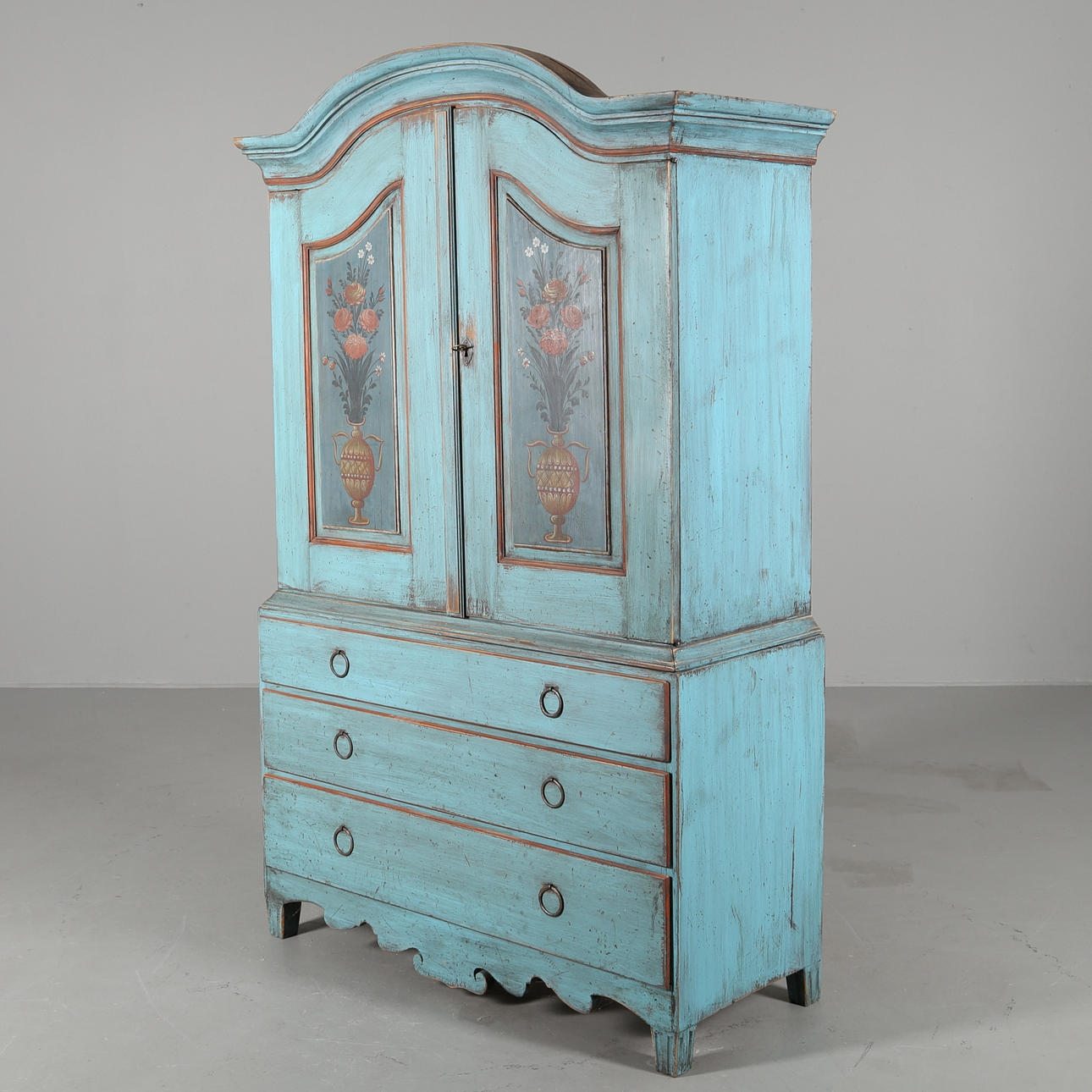 ALLMOGESKÅP, antagligen Västergötland, 1800-talets första del.