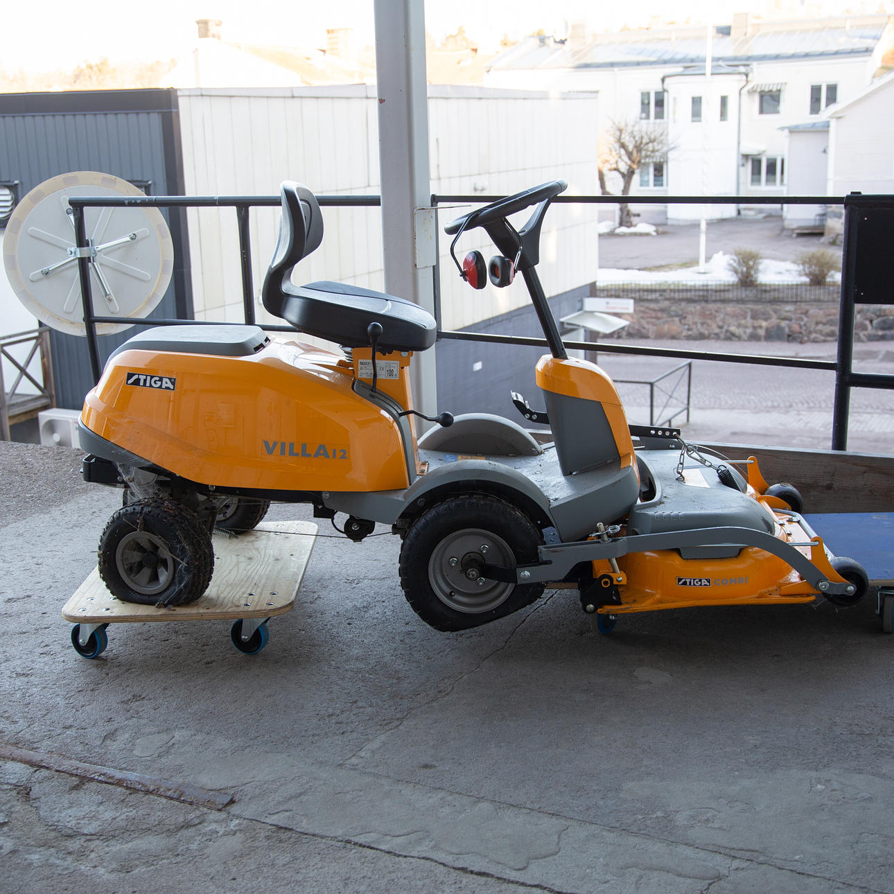 Riding mower Stiga Villa 12, model year 2012.