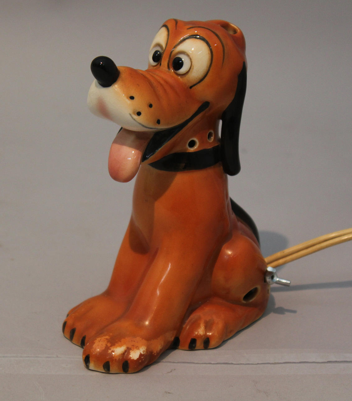 FIGURINLAMPA, porslin, Pluto. Märkt Goebel och Walt Disney.