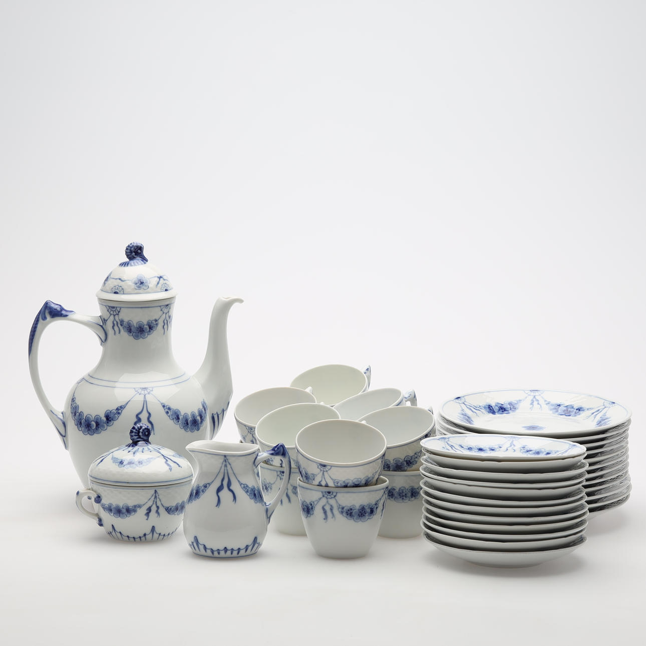 A 27-piece coffee set, “Empir”, Bing & Gröndahl.