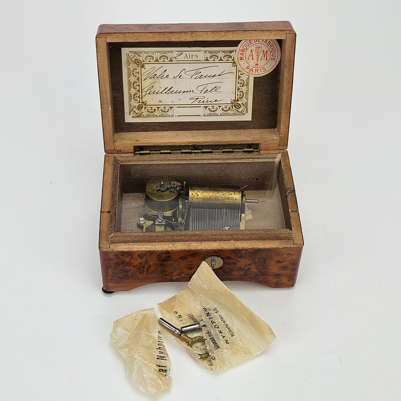 A SPELBOX, AM, Marque de Fabrique, Paris.