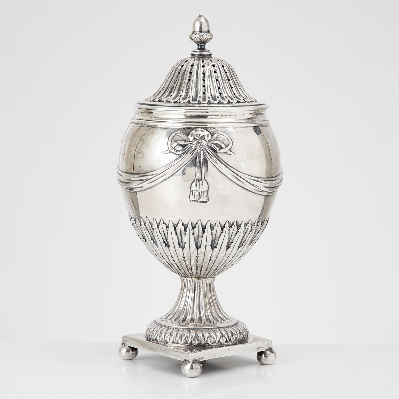 PIERRE GILLOIS. Potpouriurna, sterlingsilver, Georg III, London 1771/72.