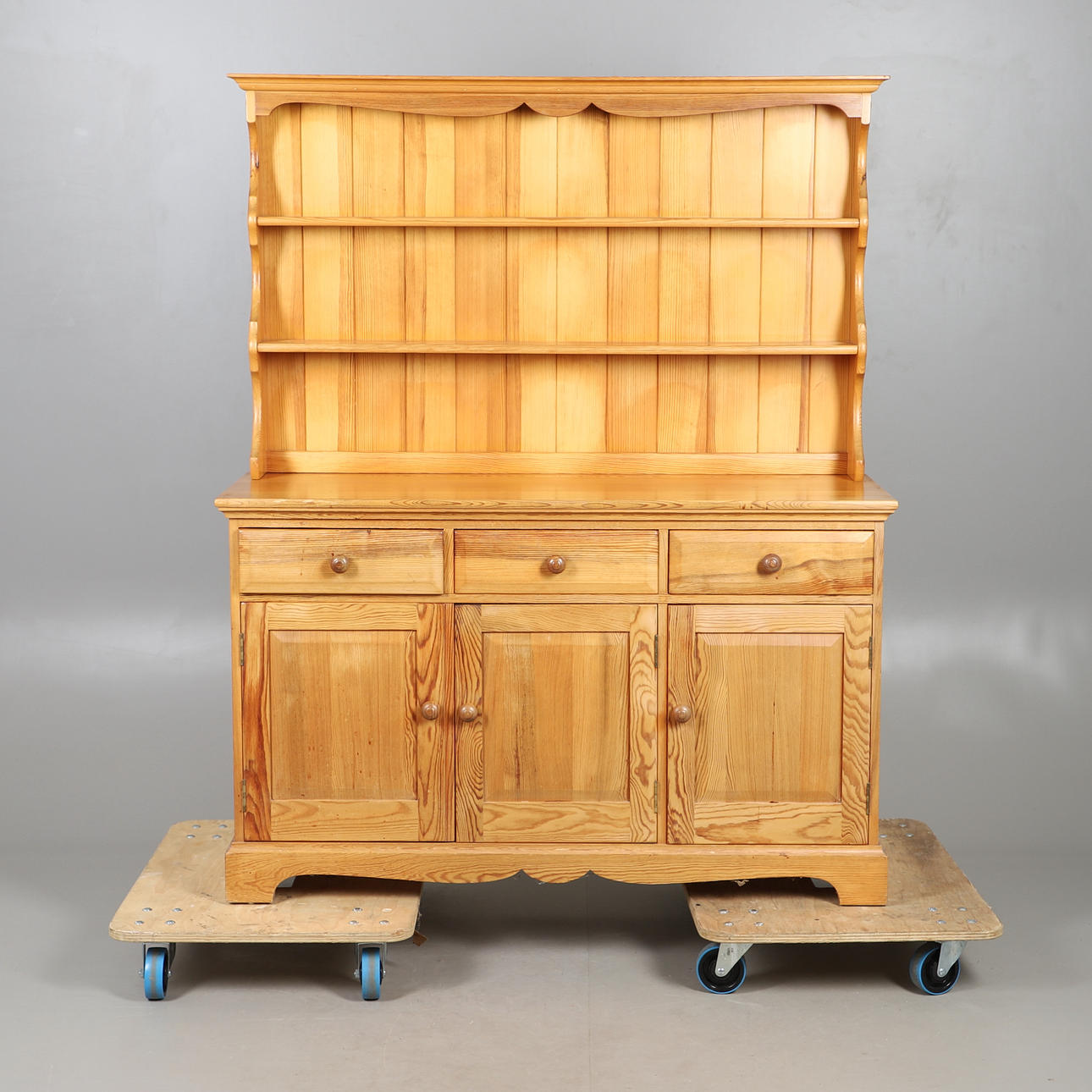 A 1980S/90S ERCOL PINE KITCHEN DRESSER.