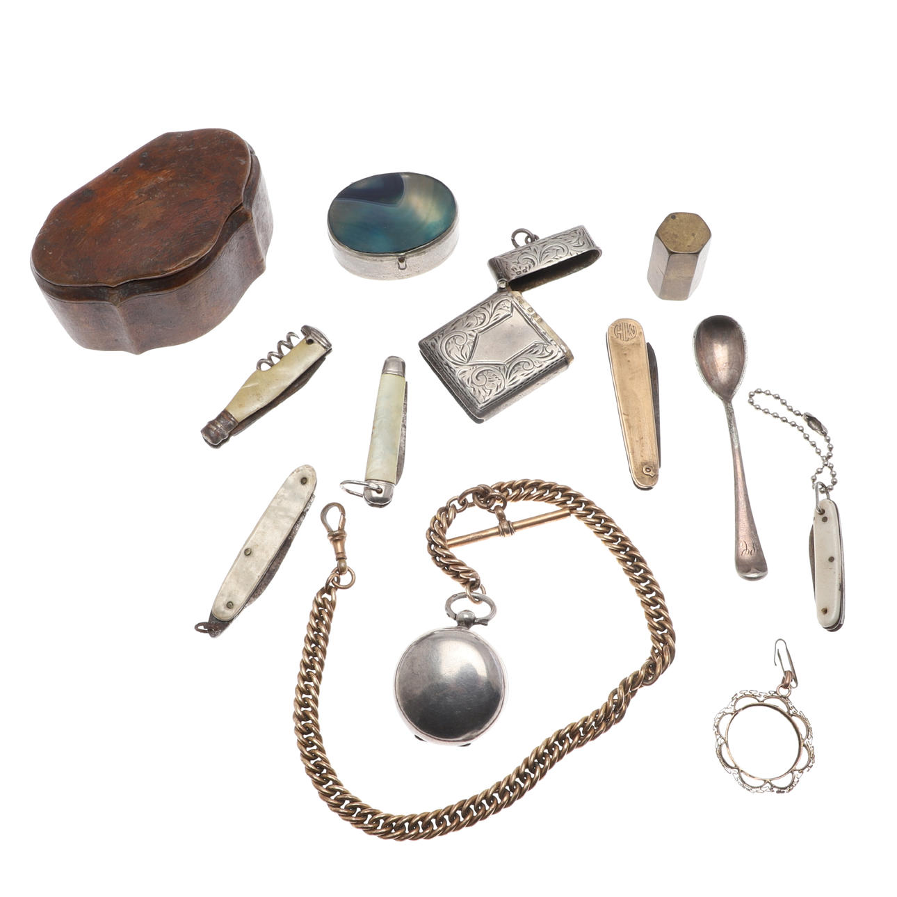 A SILVER SOVEREIGN CASE, A SILVER VESTA CASE AND OTHER ITEMS.