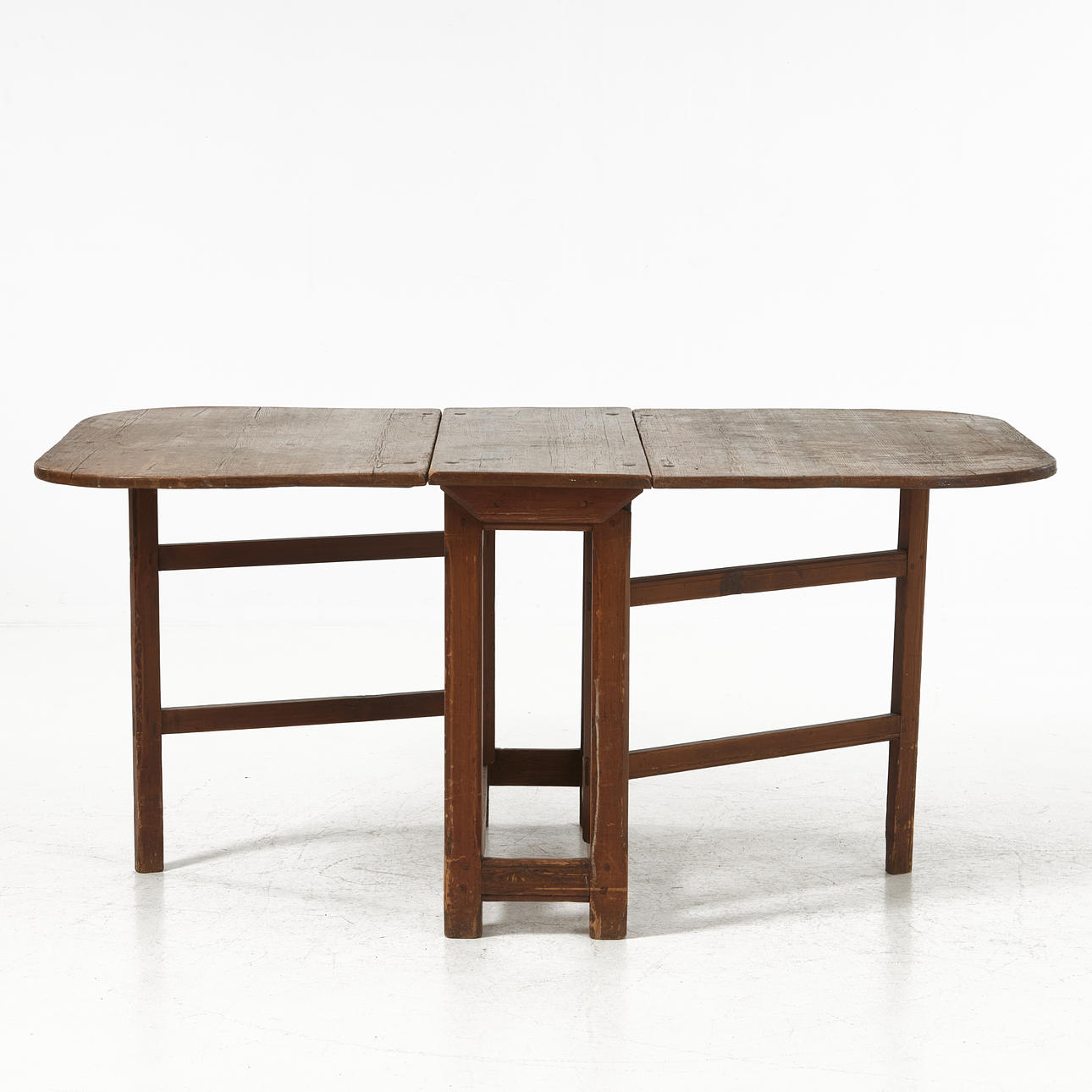 A wooden table, common pine, 19th century.
