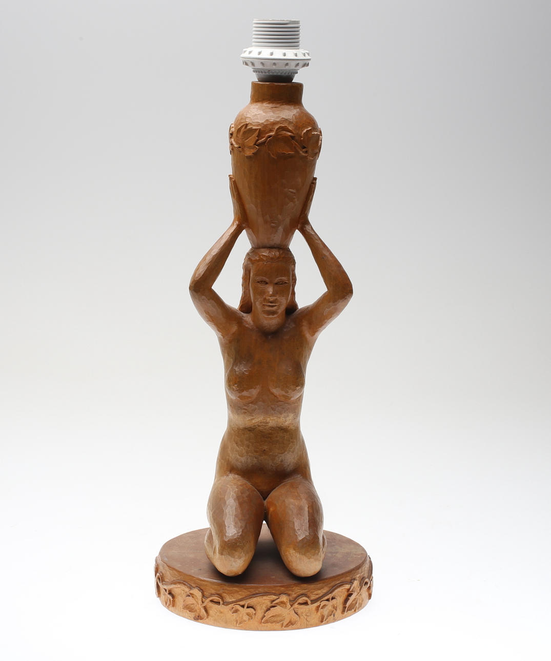 BORDSLAMPA, skuret trä, 1900-tal.