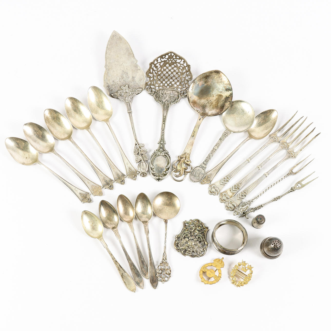 CUTLERY and more in silver.