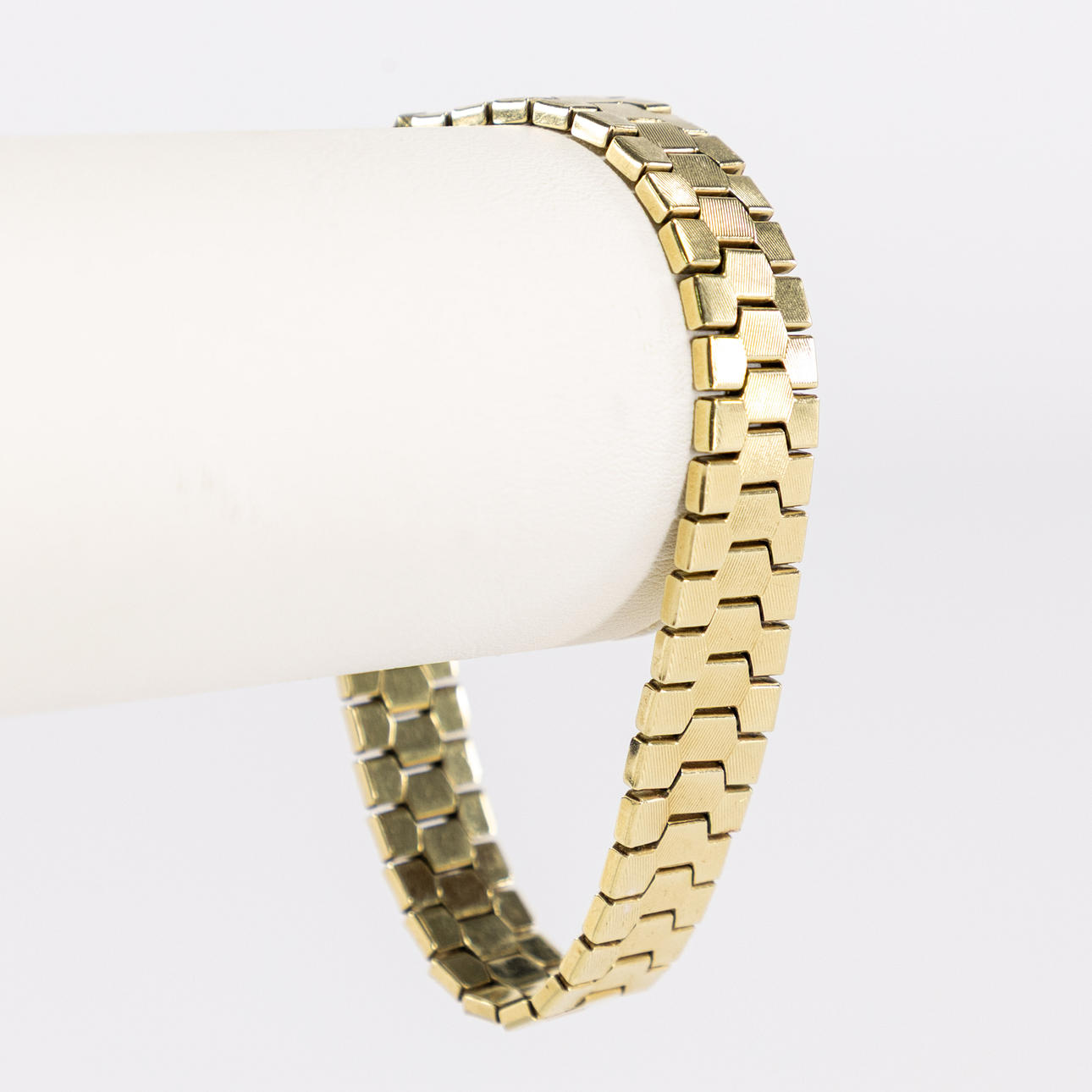 WRISTBANDS. 14k gold.