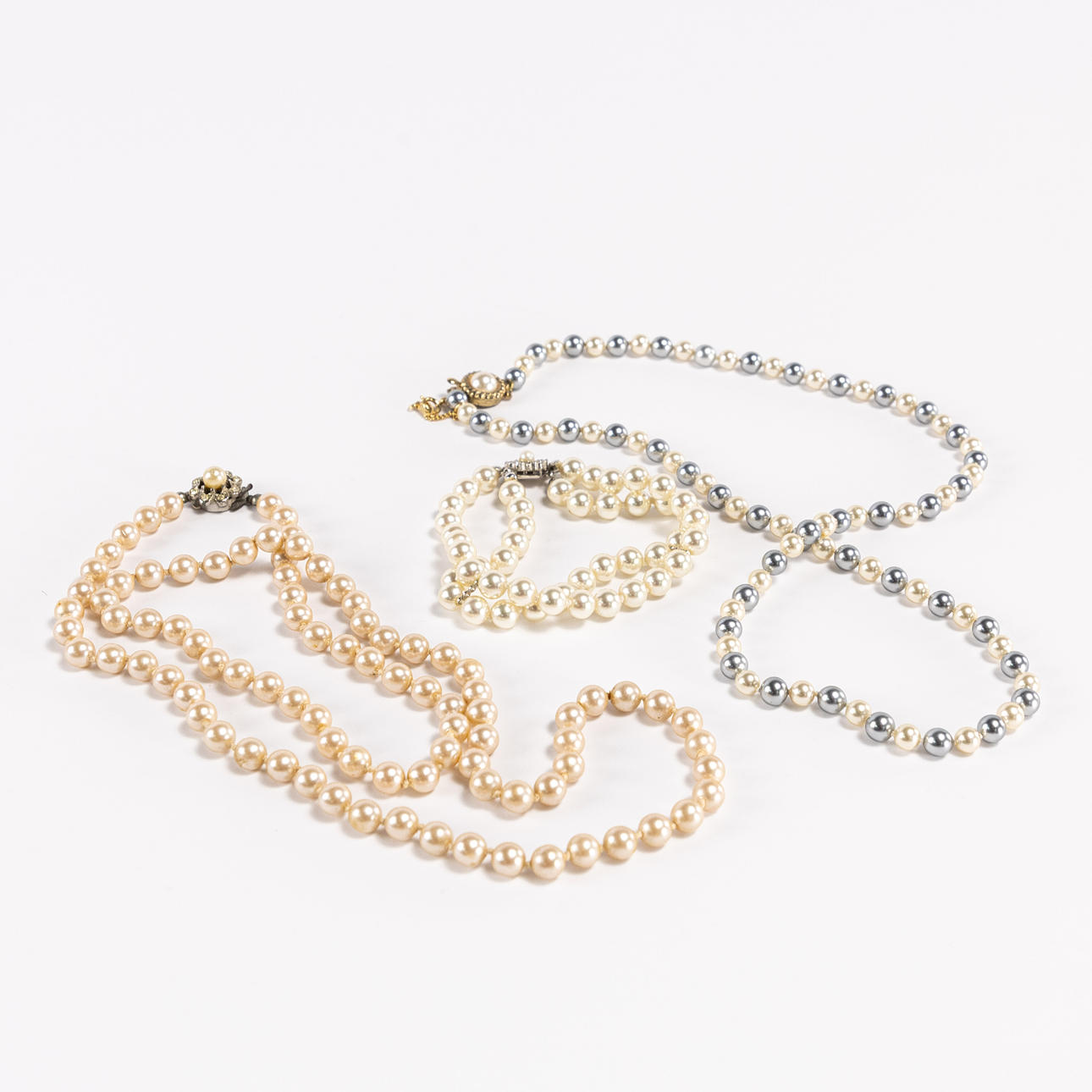 PEARL NECKLACES. 3 pcs.