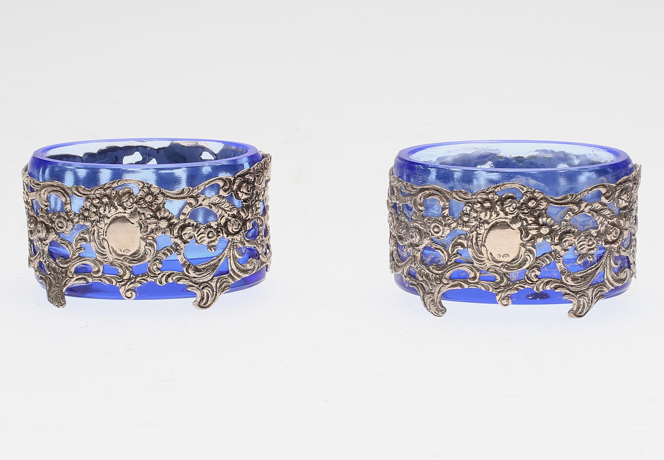 SALTKAR, 1 par, rokokostil, svenska importstämplar, 1800-/1900-tal.