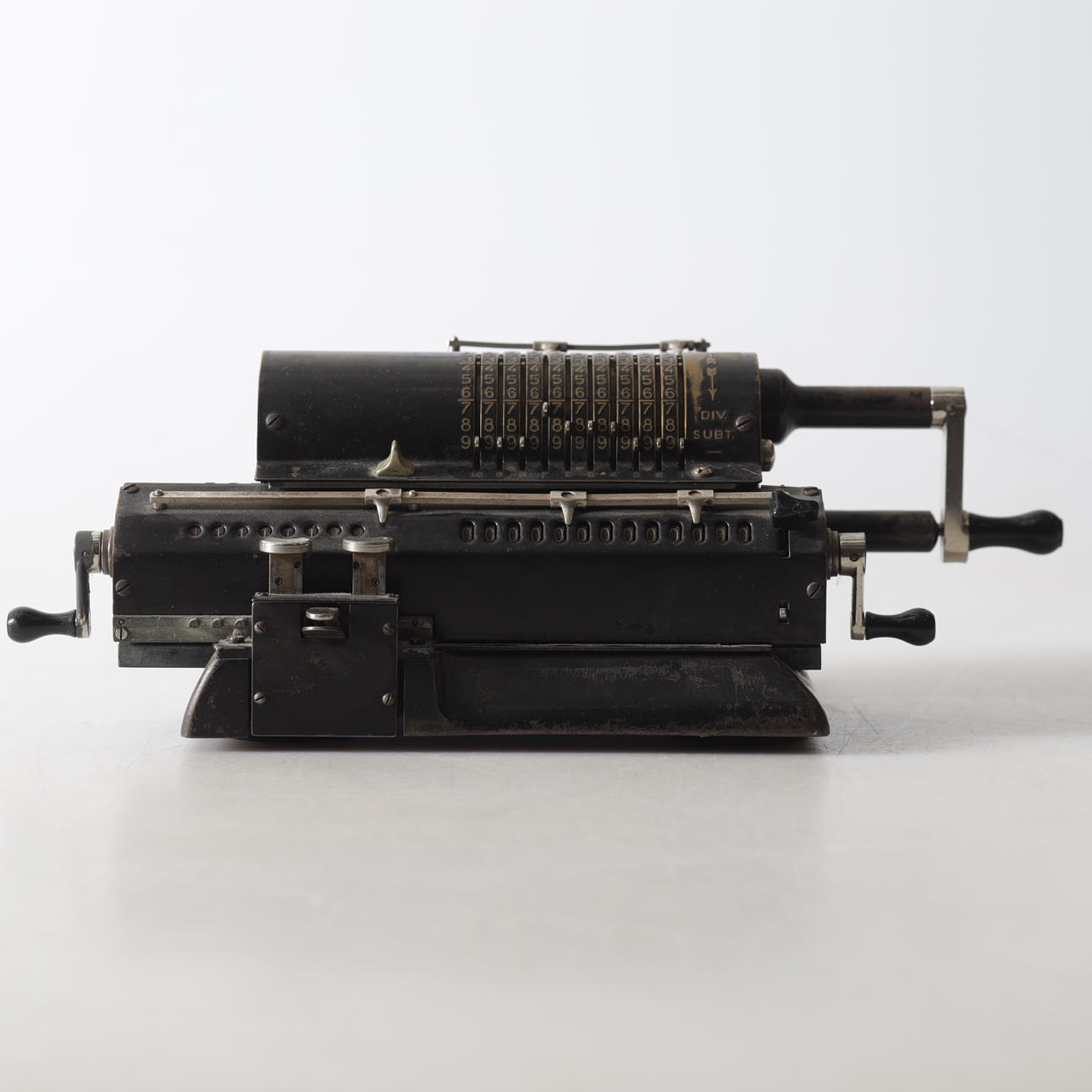 A metal spinning top, Original Odhner.