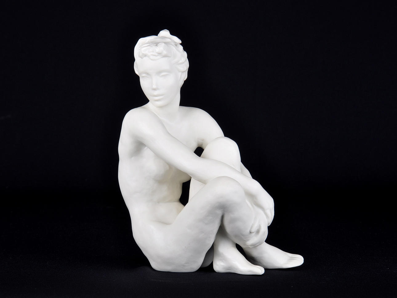 LORE FRIEDRICH-GRONAU FÜR ROSENTHAL. Sittande kvinnlig naken.