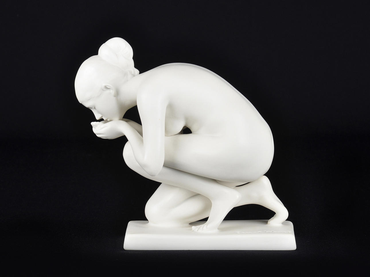 ERNST WENCK FÜR ROSENTHAL. ” Drickaren.”.