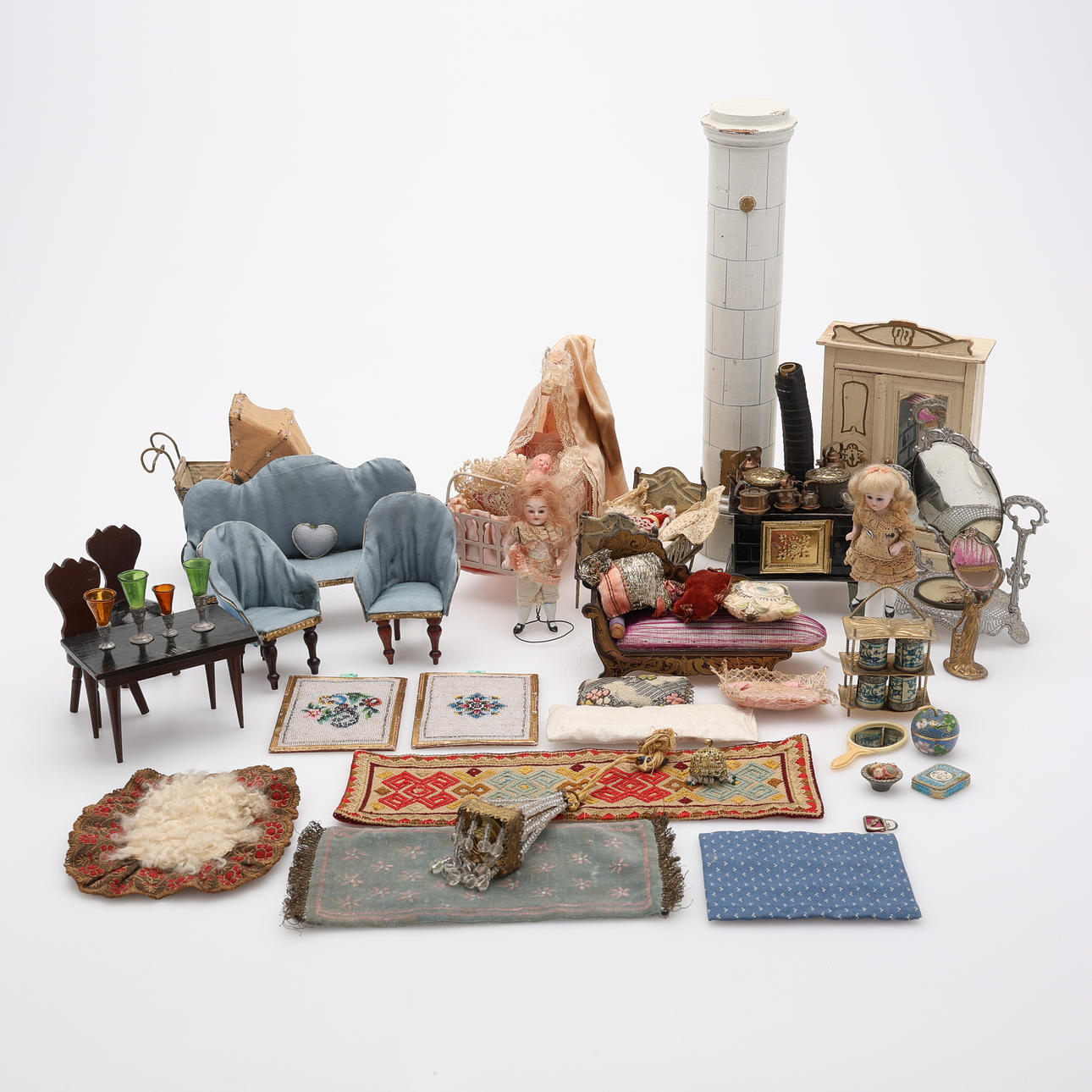 DOCKSKÅPSINTERIÖR, DOCKOR MED MERA, 18/1900-TAL.