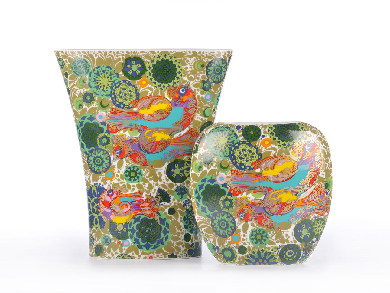 BJÖRN WIINBLAD FÜR ROSENTHAL. ”Eldfågel.”2 långa smala vaser.