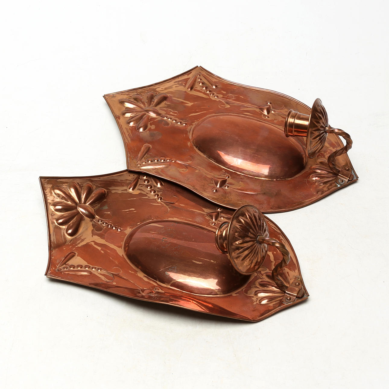 VÄGGLJUSSTAKAR, 1 par, koppar, jugend.