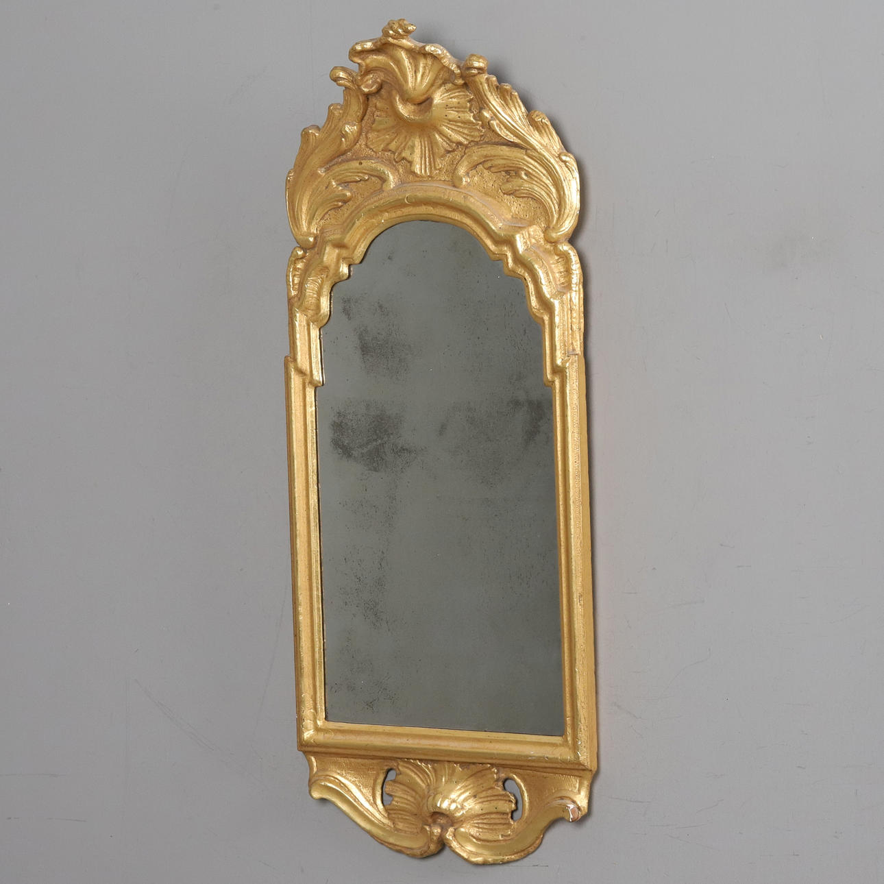 MIRROR. Gilded wood, Rococo, 18th century.