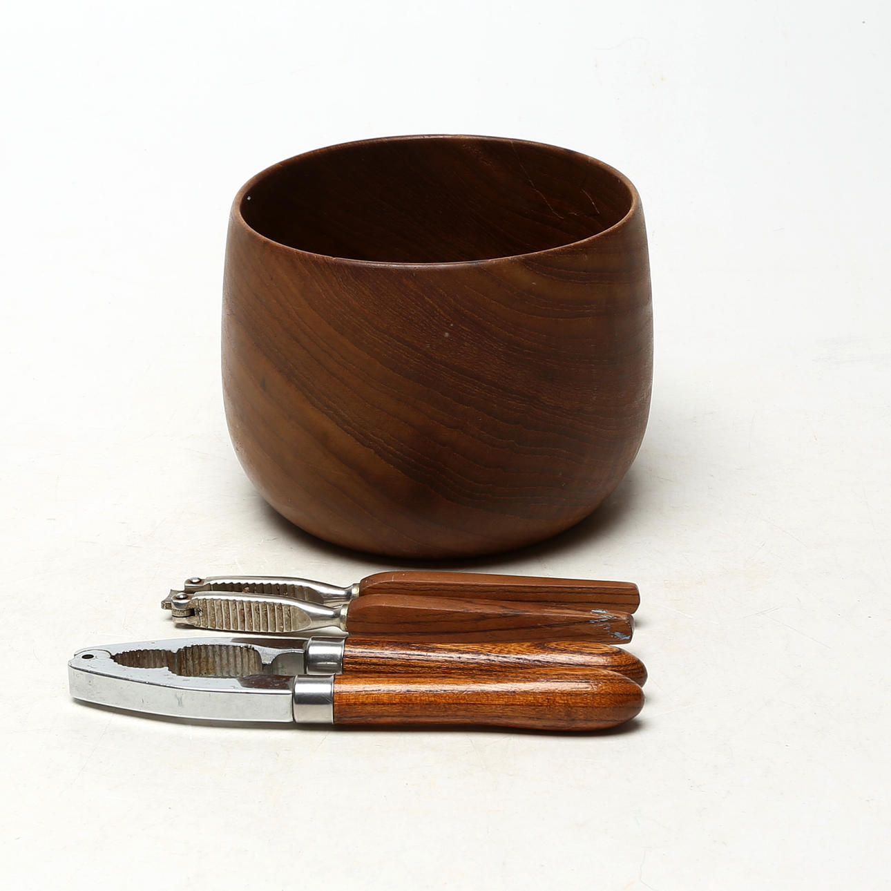 BOWL, TEAK, NUTCRACKER 2 pcs.
