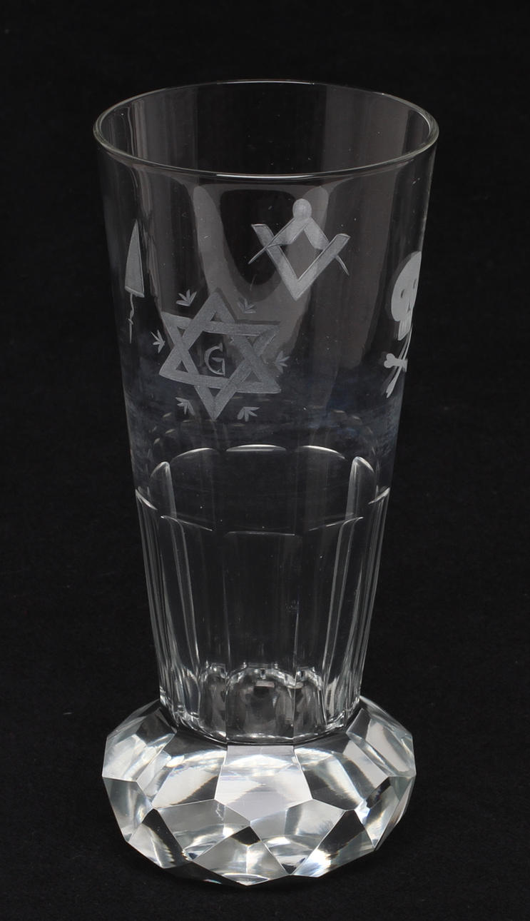 FRIMURARGLAS, glas, 1900-talets början.