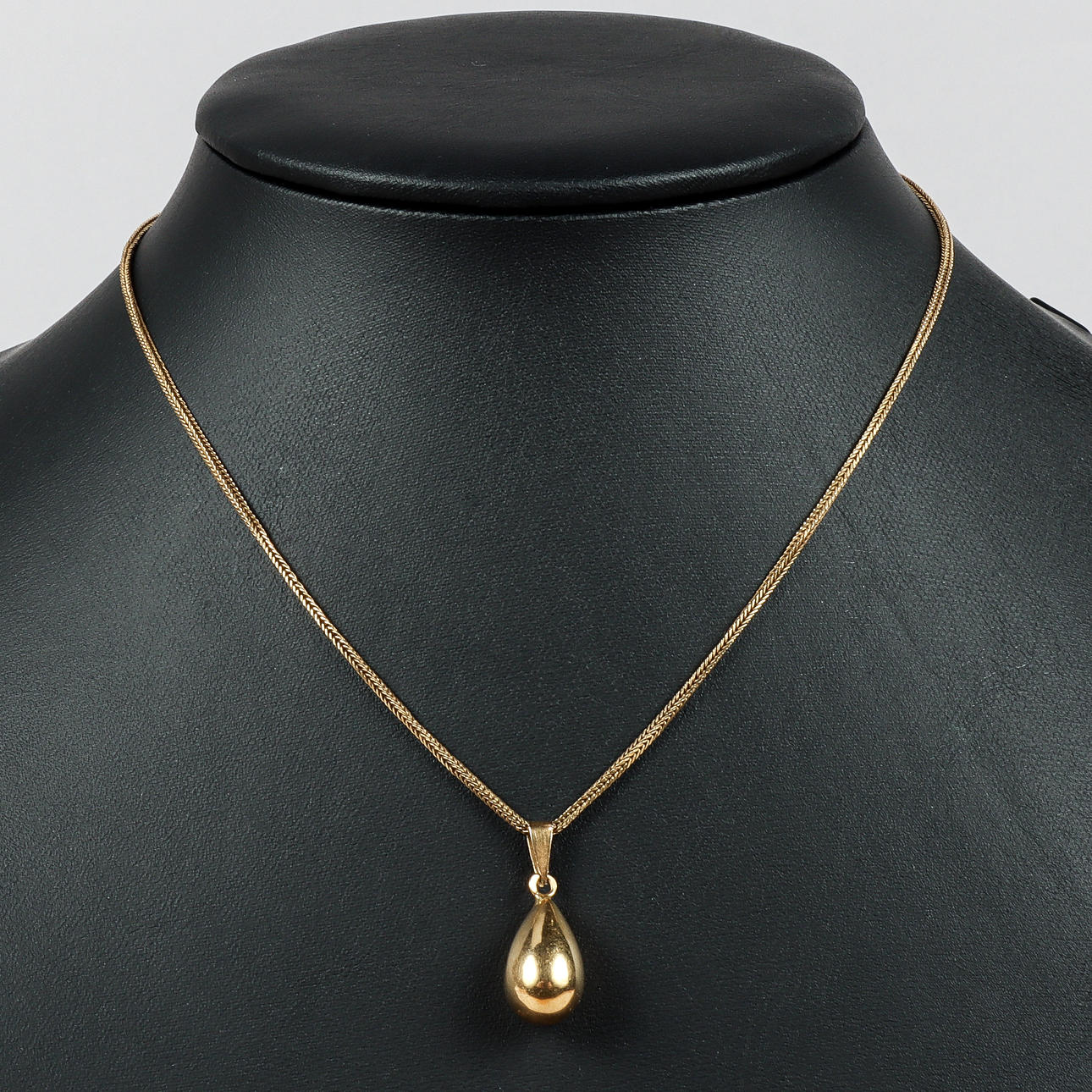 NECKLACE WITH PENDANT, 18k gold.