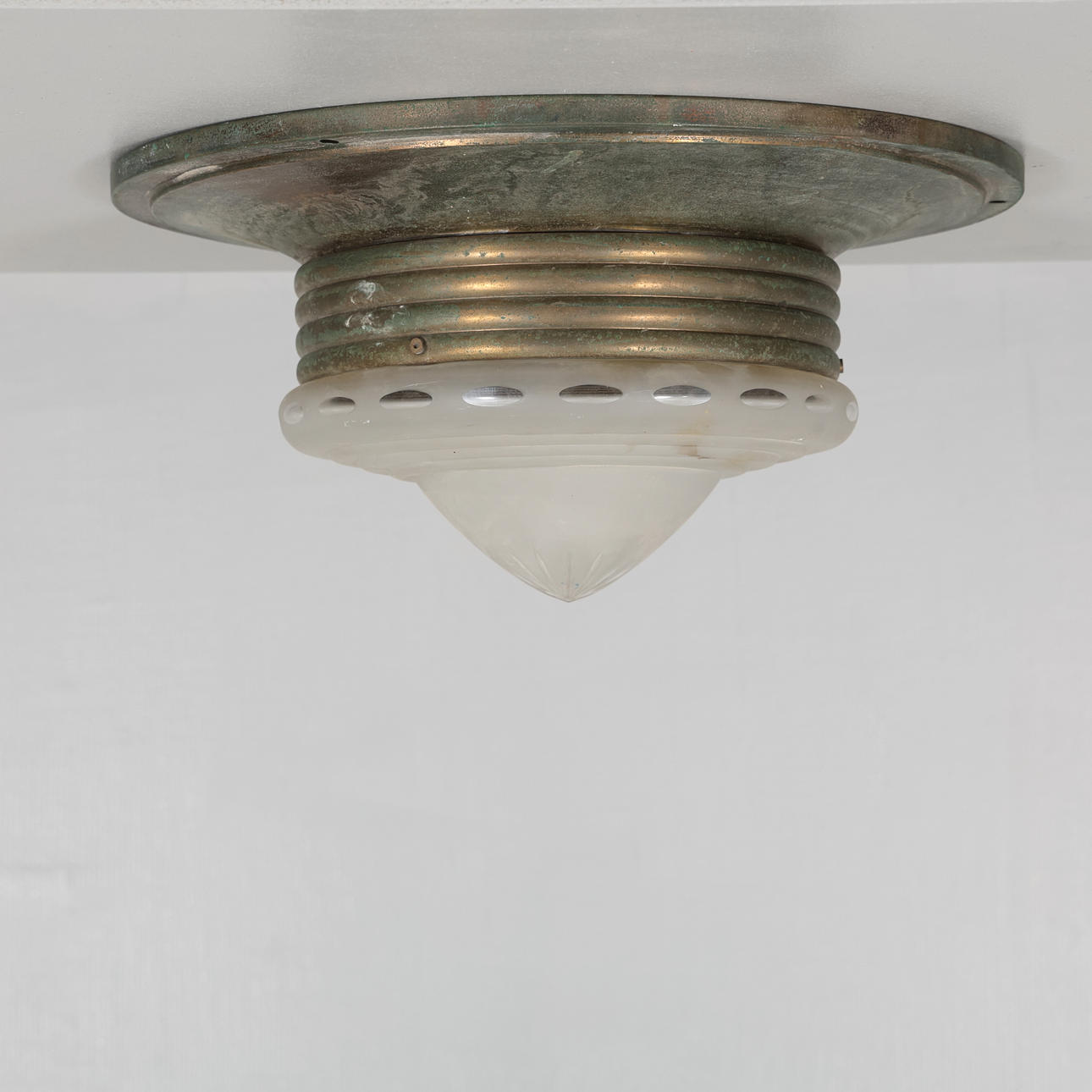 TAKPLAFOND koppar/ opalglas 1900-talets första hälft.